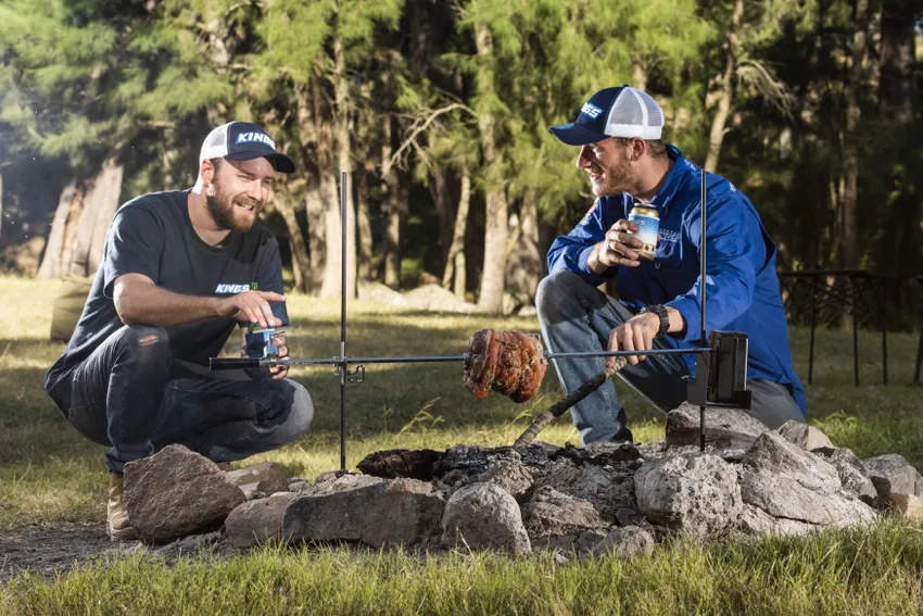 A guide to outdoor portable shelter - image  on https://news.emgcloud.net/news